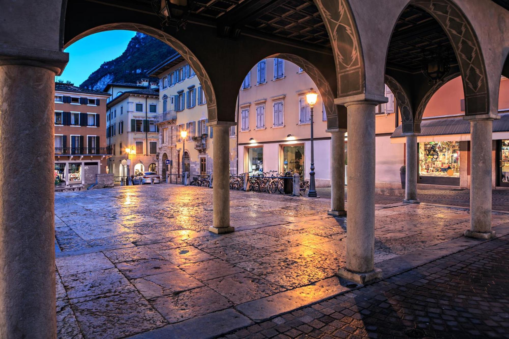 Nido Sui Tetti Di Riva Del Garda - Happy Rentals 外观 照片