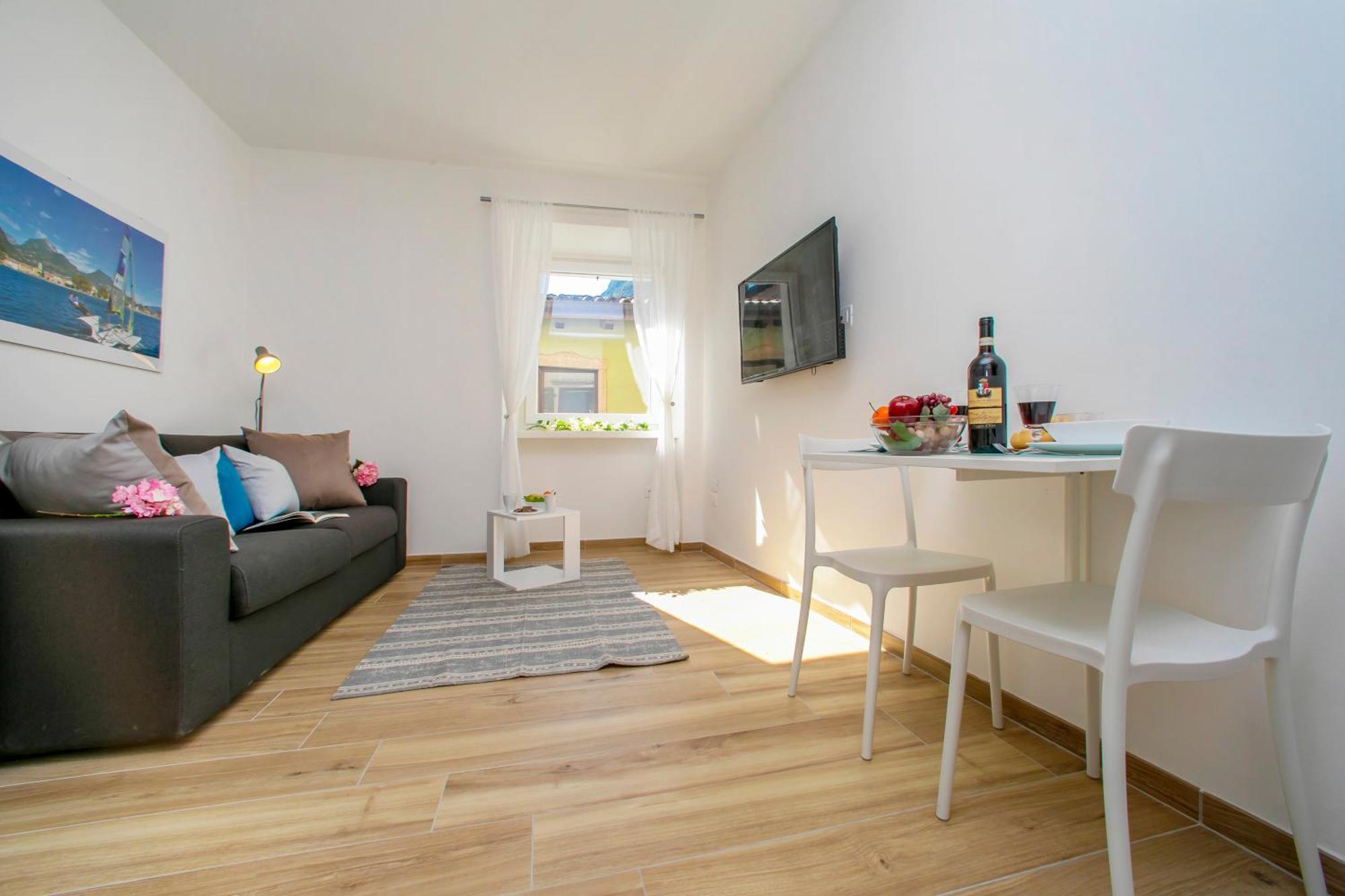 Nido Sui Tetti Di Riva Del Garda - Happy Rentals 外观 照片