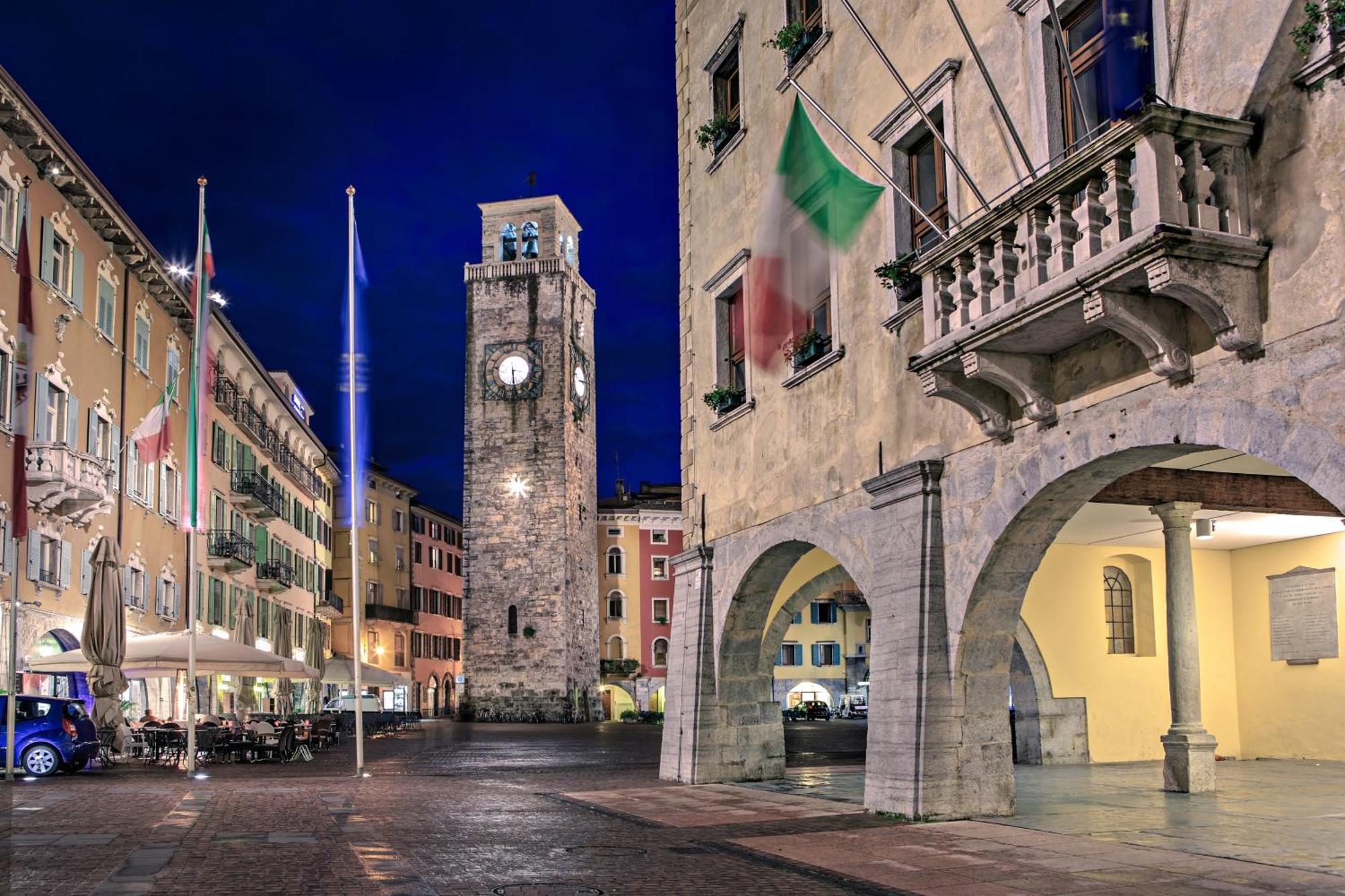 Nido Sui Tetti Di Riva Del Garda - Happy Rentals 外观 照片